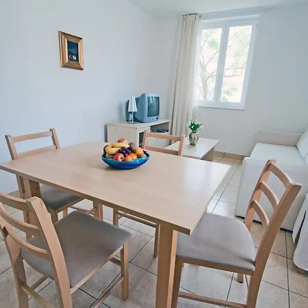 Апартаменты Beach Apartment-4 Persons